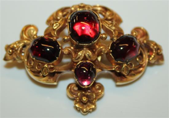 Gold and garnet brooch